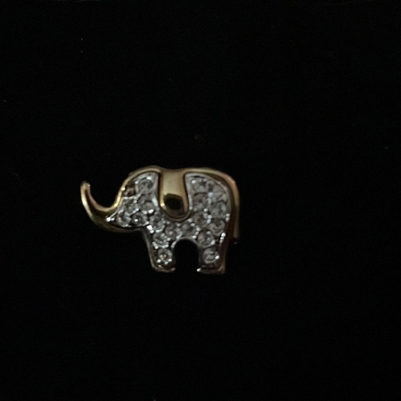 Lucky Elephant Lapel Pin - Picture 1 of 4
